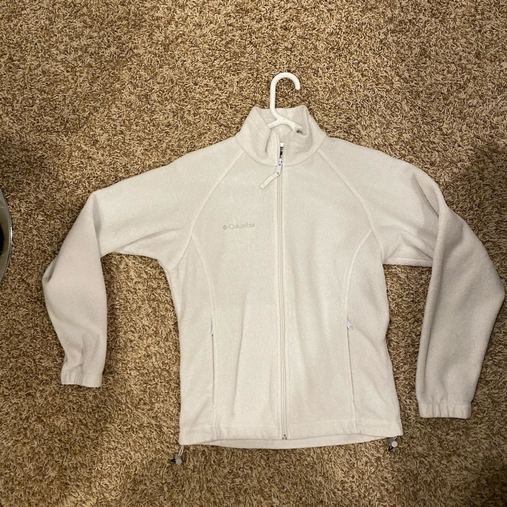 white zip up columbia sweater
